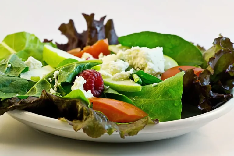 Food-first plan to reduce plaque and support healthy arteries with fiber, healthy fats, and anti-inflammatory foods—no supplements needed.